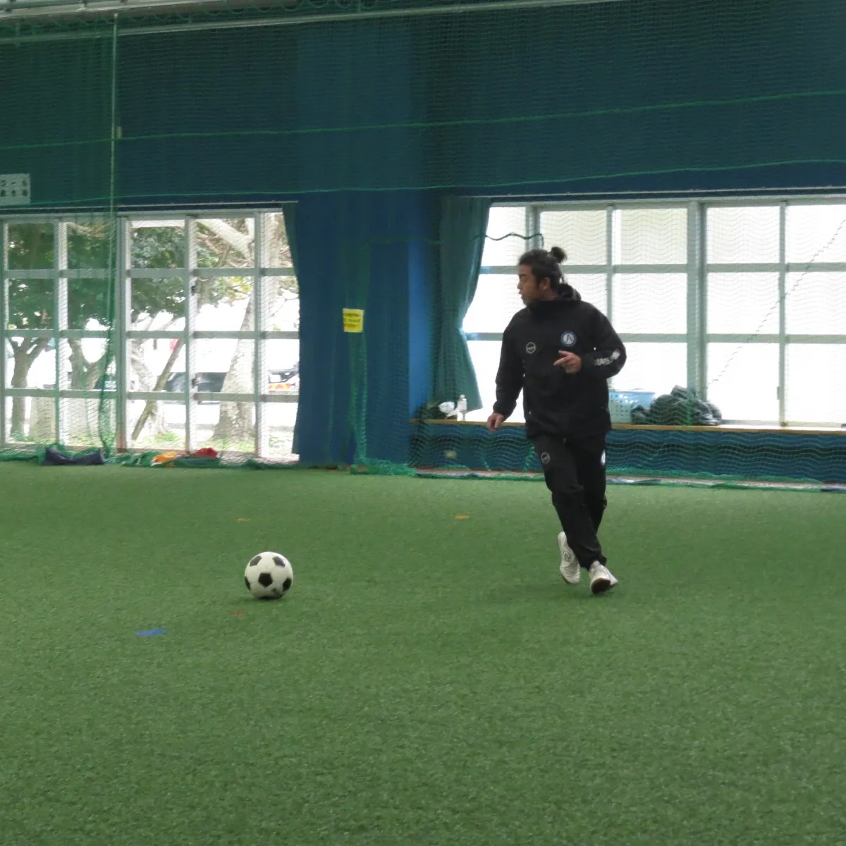 指導する與那覇代表